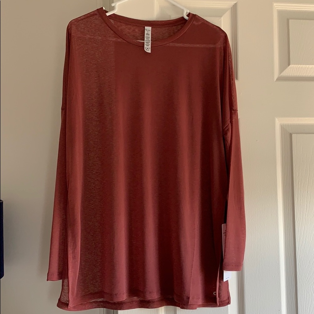 Alo Yoga Arrow Oversized long sleeve tee